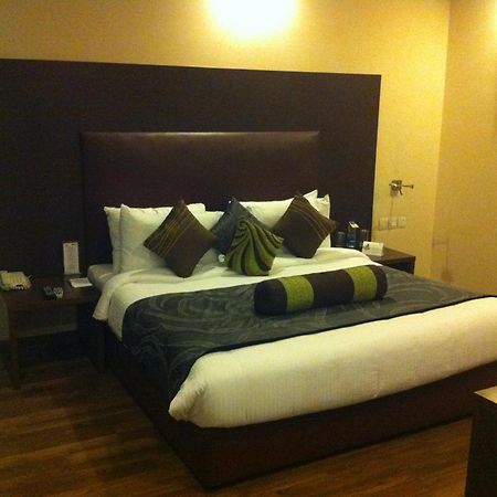 Vibe By The Lalit Traveller Hotel Faridabad Exterior photo